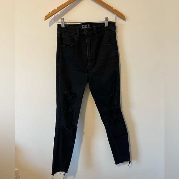 Abercrombie and Fitch Black Ultra High Rise Super Skinny Distressed Jeans Size 2 - Picture 4 of 6
